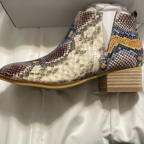 COPY - NIB never worn snakeskin print booties - Picture 2 of 4